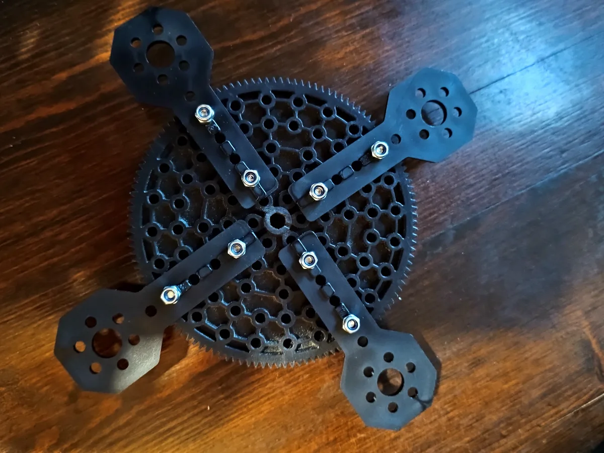 An intake gear with four bolted-on arms that hold the rubber bands
